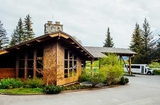 Exterior view of Seward Windsong Lodge